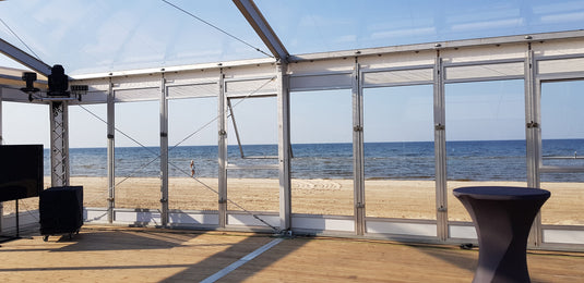 Stikla sienas posms ar logiem, 5 m, sastāv no četriem posmiem - iznomā